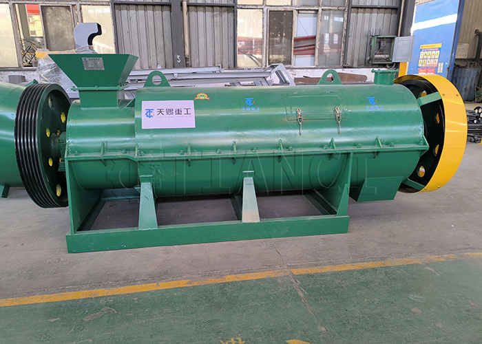 Granulador de fertilizantes para granulação de materiais orgânicos como resíduos de feno, resíduos vegetais e ácido fulvico